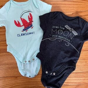 Old Navy Baby Bodysuits with Fun Prints 0-3 Months set of 2